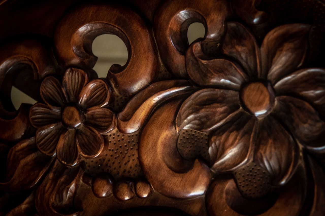 Services-01 Close-up of detailed carved wood flowers showcasing intricate craftsmanship and texture.